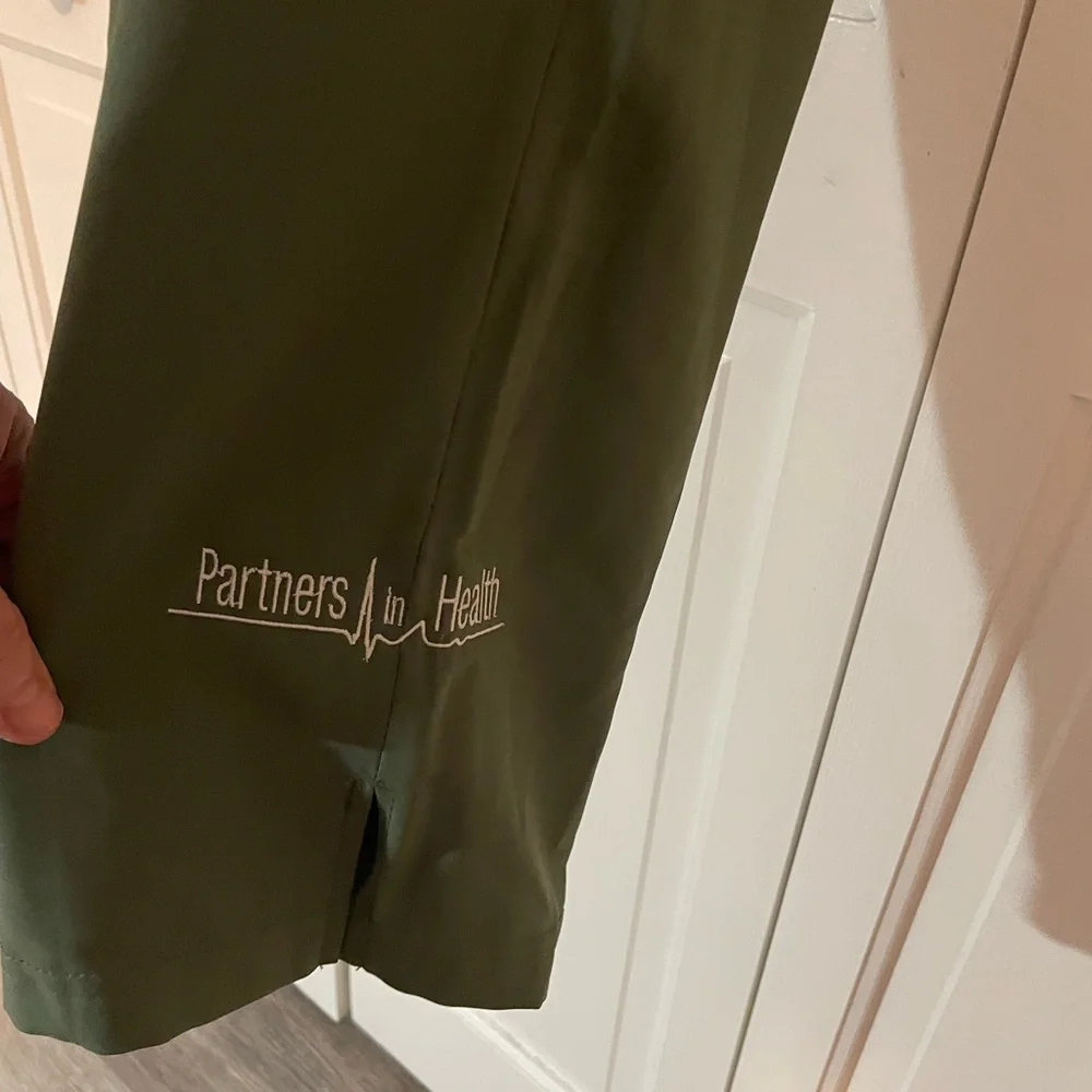 NWT Med Couture Insight Women's 4-Pocket Zipper Cargo Pocket Scrub Pants - Picture 8 of 11